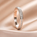 Elegante Anello in Oro Bianco con Zirconi