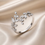 Anello a Vite in Oro Bianco con Zirconia