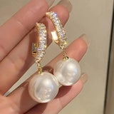 Orecchini Raffinati con Perle e Zirconi