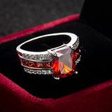 Anello in Argento con Rubino a Due Tubi