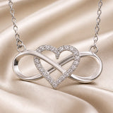 Colgante de Corazón Infinito en Oro Blanco con Collar