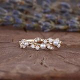 Anello a Fascia in Vite con Fiore di Perla d'Acqua Dolce