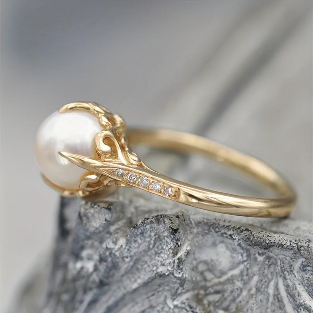 Anello Accento con Perla d'Acqua Dolce Intrecciata