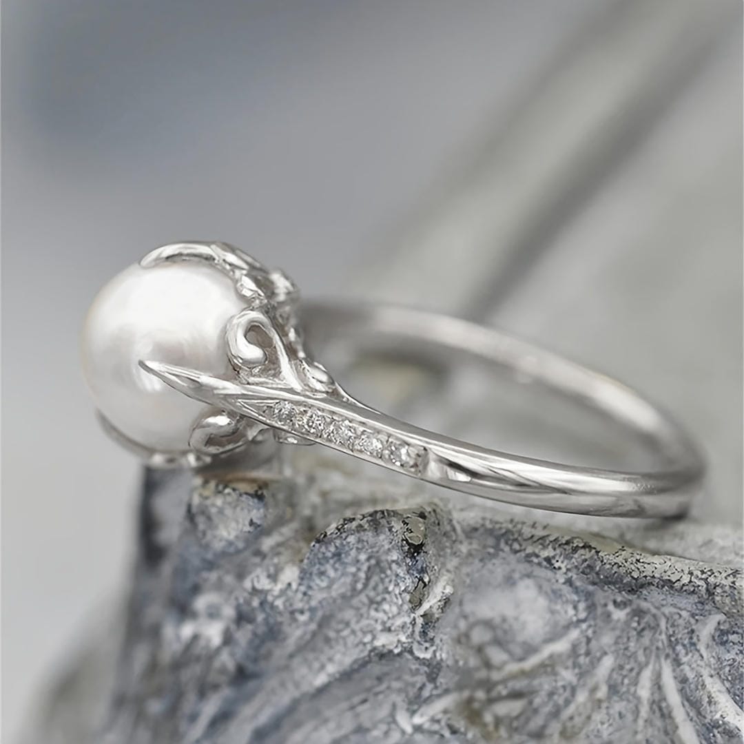 Anello Accento con Perla d'Acqua Dolce Intrecciata