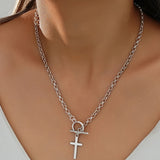 Collana alla Moda con Chiusura Toggle in Oro Bianco e Pendente a Croce