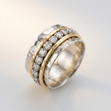 Sera™ - Anello Girevole Serenity in Zirconia