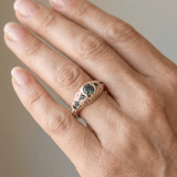 Alvia™ - Anello Retrò in Opale e Zaffiro Dorato