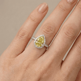 Olia™ - Anello halo con diamante giallo a goccia