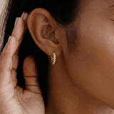 Madonna™ - Pendientes de aro inspirados en cruasanes