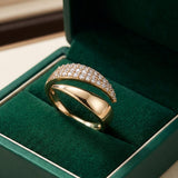 Raffinato Anello in Oro con Gemme Scintillanti