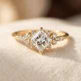 Elvaria™ - Anello Solitario Quadrato in Oro