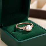 Anello Promessa con Accento di Fiori di Perla