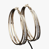 Orecchini a cerchio in oro dal design retrò