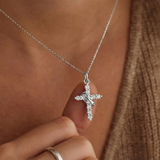 Pietà™ - Collana con Pendente Croce Coronata