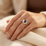 Solavella™ - Anello Halo in Zaffiro e Oro
