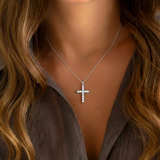 Gloria™ - Elegante Collana con Pendente a Croce in Cristallo