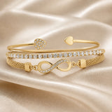 Collezione di bracciali con strass in oro bianco e motivo infinito