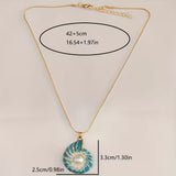 Collana con pendente a forma di conchiglia di perla