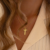 Éternelle™ - Collana con pendente a croce incisa su misura