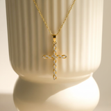Divina™ - Collana con Pendente Croce Intrecciata
