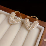 Orecchini Huggie a Forma di Cuore con Perline