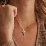Pietà™ - Collana con Pendente Croce Coronata