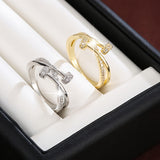 Anello incrociato in oro bianco con zirconi