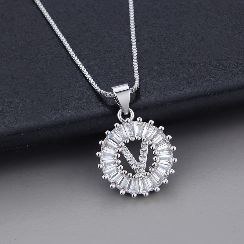 Collar de oro blanco con inicial "Z" y circonitas