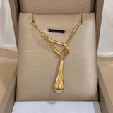 Collana vintage in oro bianco con ciondolo a goccia