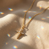 Pietà™ - Collana con Pendente Croce Coronata
