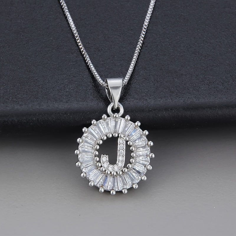 Collar de oro blanco con inicial "Z" y circonitas
