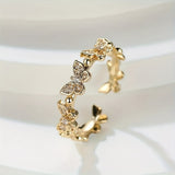 Anello a Forma di Farfalla in Oro Bianco con Cristalli