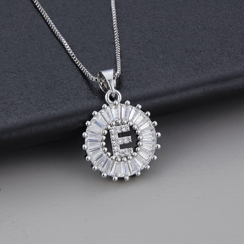 Collar de oro blanco con inicial "Z" y circonitas