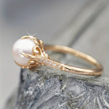 Anello Delicato con Perla e Cristallo