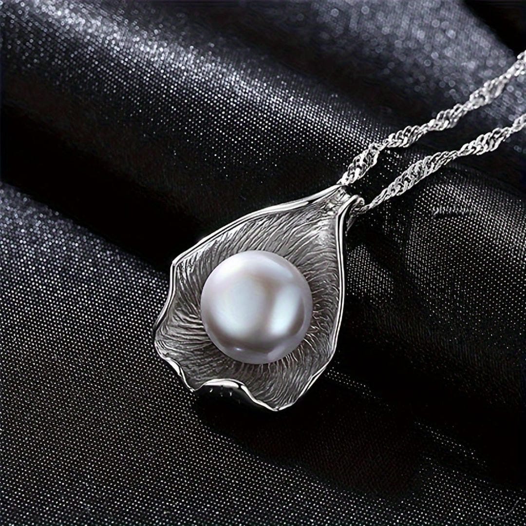 Collar con colgante de perla de concha