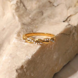 Anello Sottile Impilabile con Perle Dorate