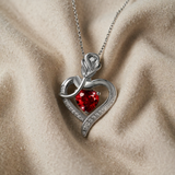 Collana con pendente a cuore in rubino argento