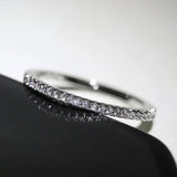 Anello Minimalista Elyse in Zirconia
