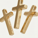 Éternelle™ - Collana con pendente a croce incisa su misura