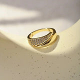 Raffinato Anello in Oro con Gemme Scintillanti