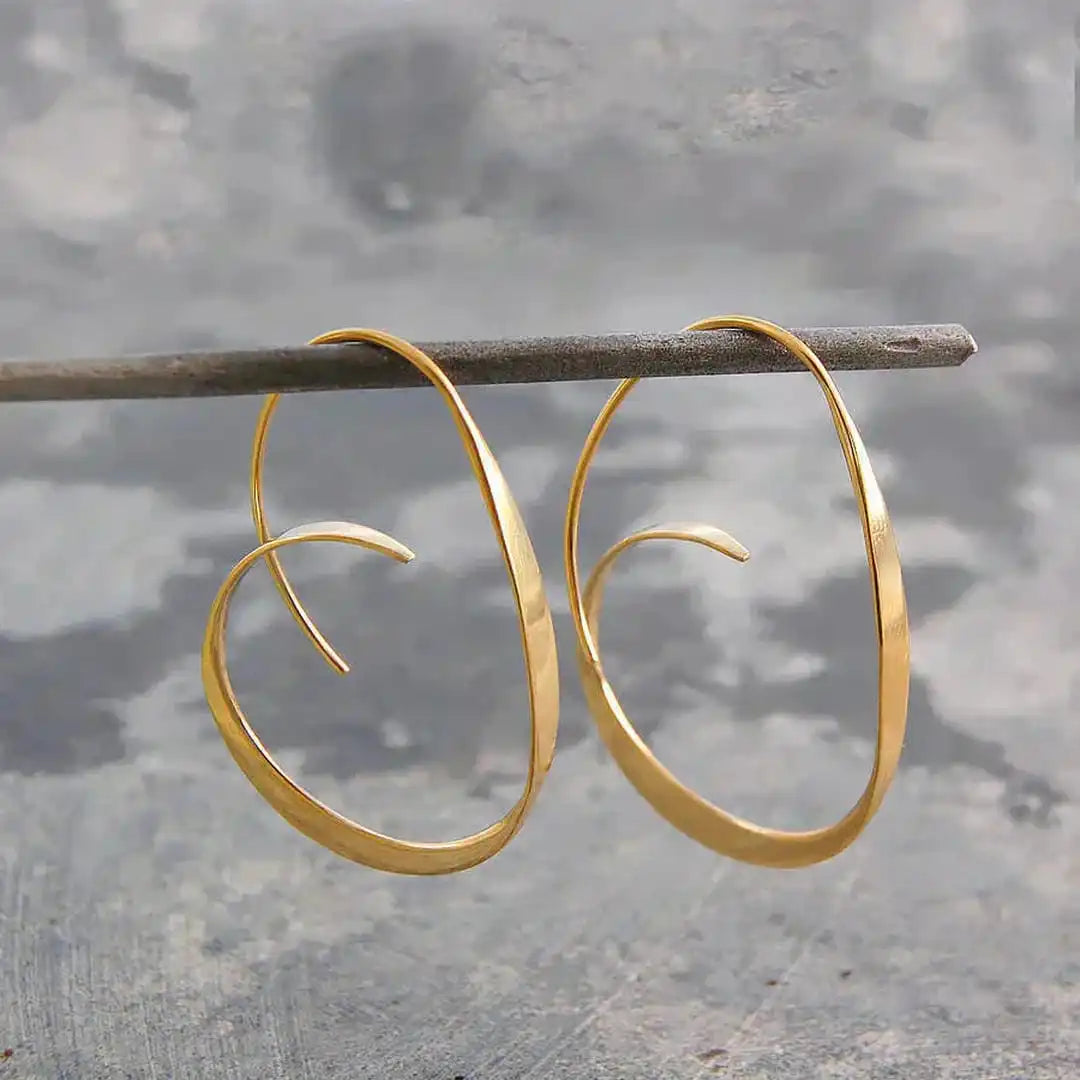 Pendientes de aro con diseño de espiral abierta
