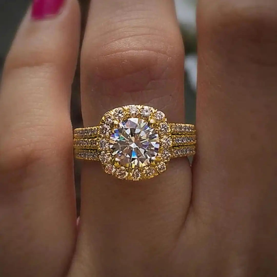 Anello Dichiarativo con Pavé a Halo a Cuscino