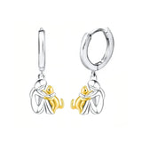 Pendientes con forma de abrazo de gato en plata y oro bicolor