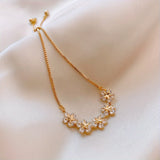 Bracciale in Oro Bianco con Zirconi a Forma di Fiore