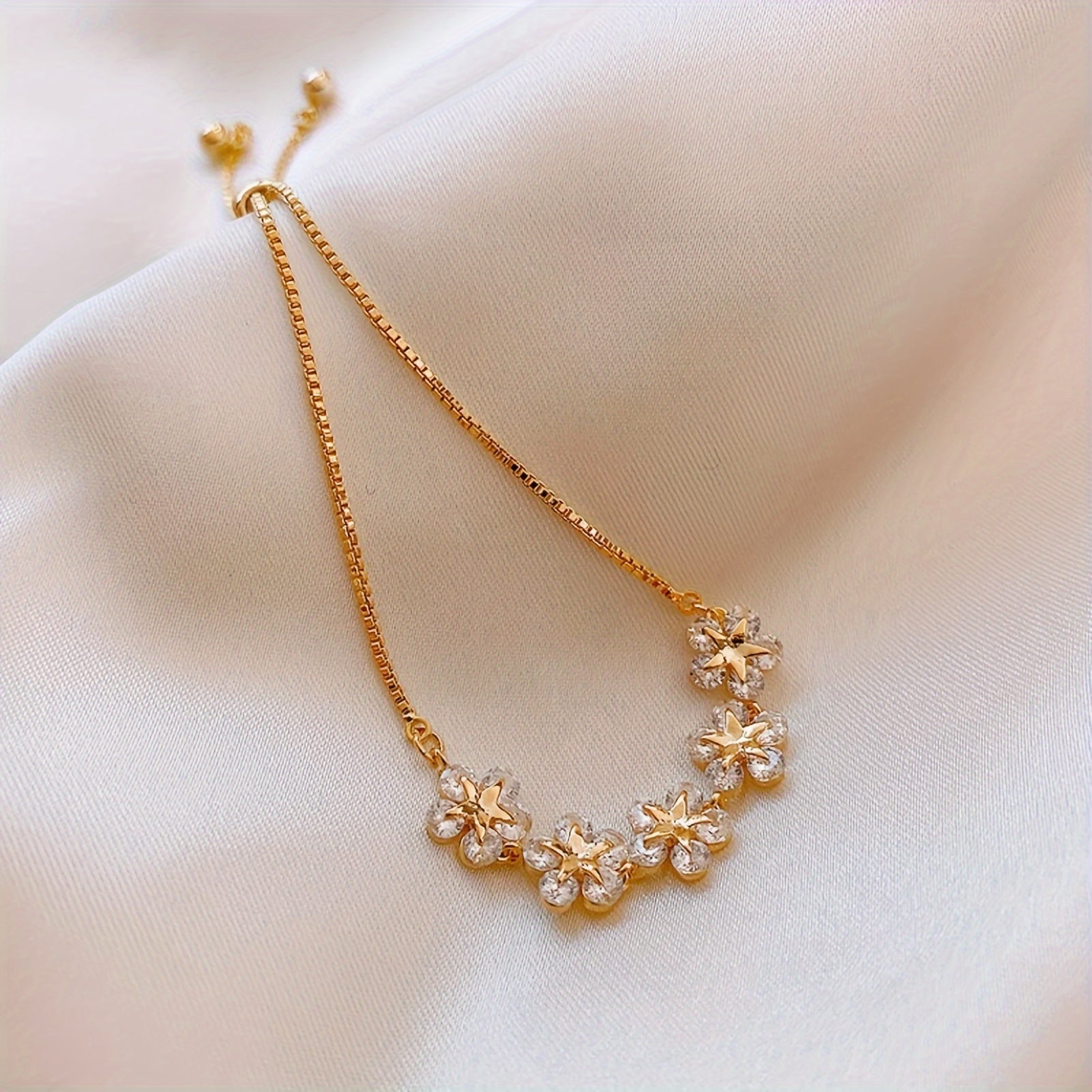 Bracciale in Oro Bianco con Zirconi a Forma di Fiore