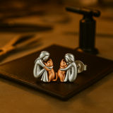Pendientes con forma de abrazo de gato en plata y oro bicolor