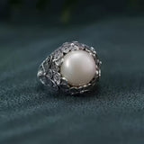 Anello a Cupola in Pietra di Luna con Filigrana Floreale