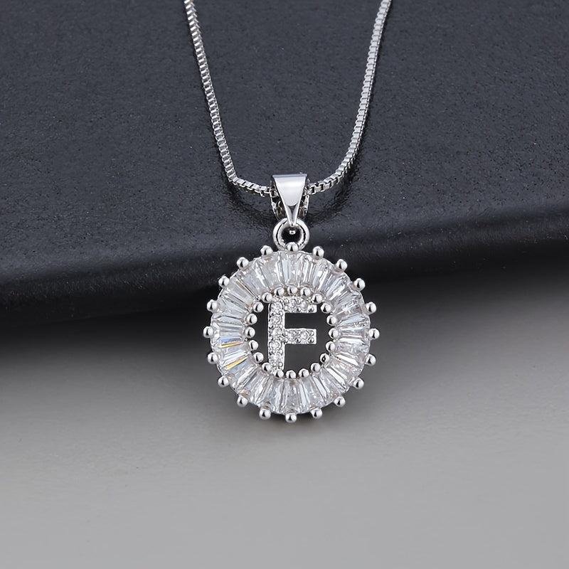 Collar de oro blanco con inicial "Z" y circonitas
