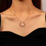 Ciondolo a forma di girasole in oro bianco con collana