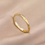Anello Lettera Elara | Oro